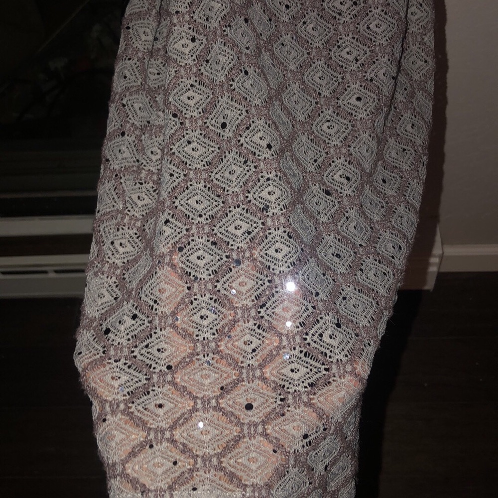 Tops - Picture 2 of 8